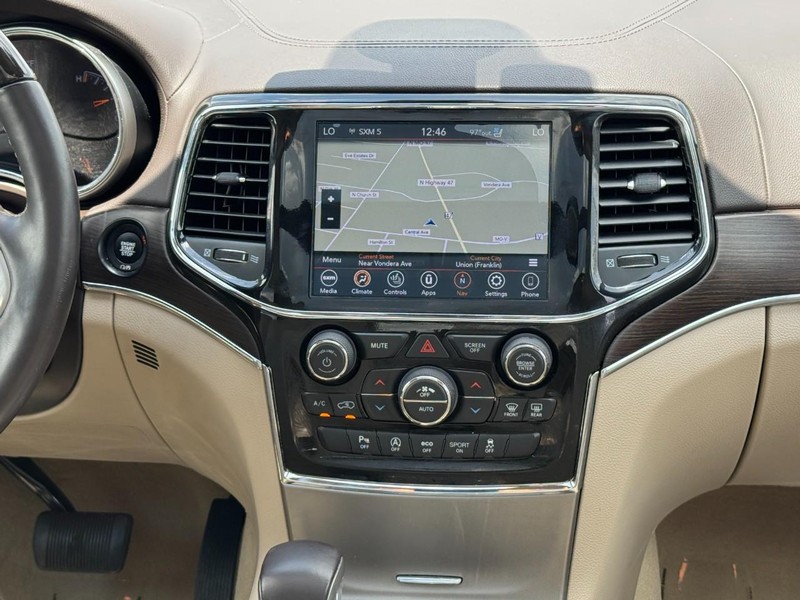 Jeep Grand Cherokee Vehicle Image 13