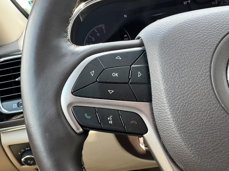 Jeep Grand Cherokee Vehicle Image 16