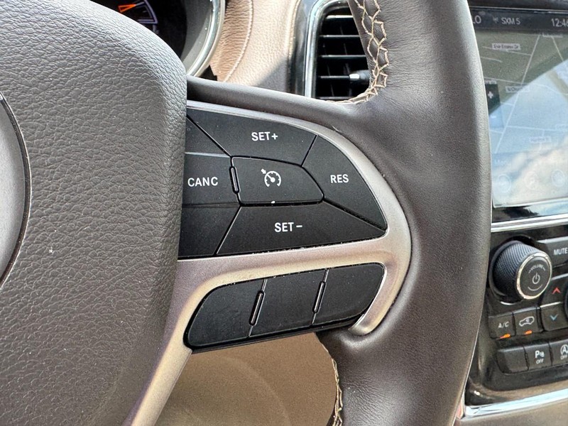 Jeep Grand Cherokee Vehicle Image 17