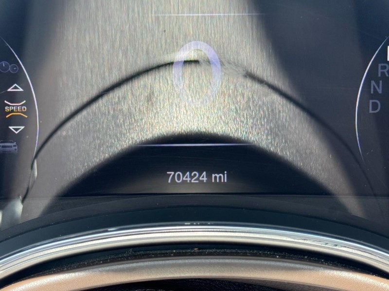 Jeep Grand Cherokee Vehicle Image 18