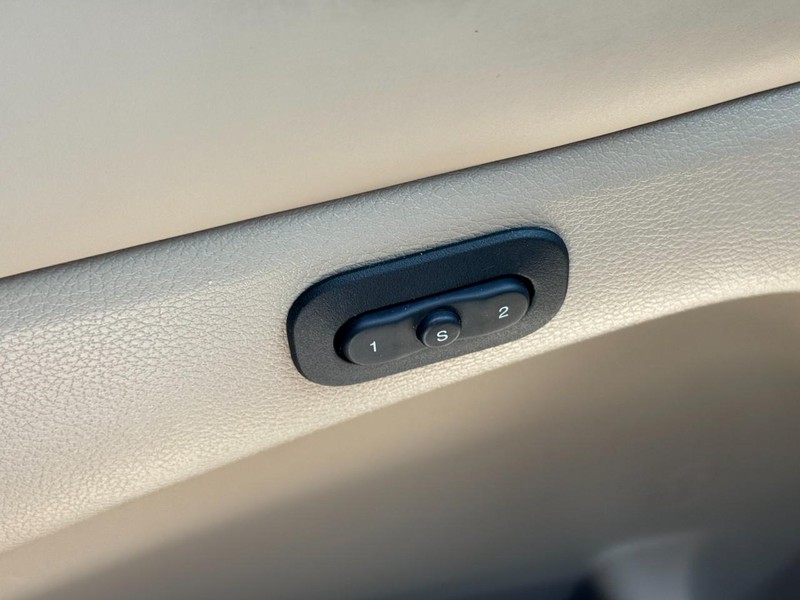 Jeep Grand Cherokee Vehicle Image 23