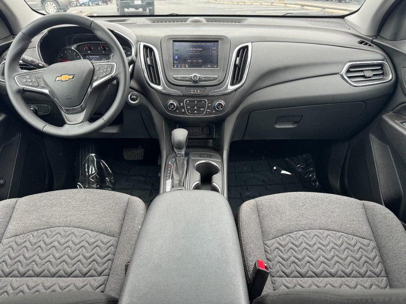 Chevrolet Equinox Vehicle Full-screen Gallery Image 11