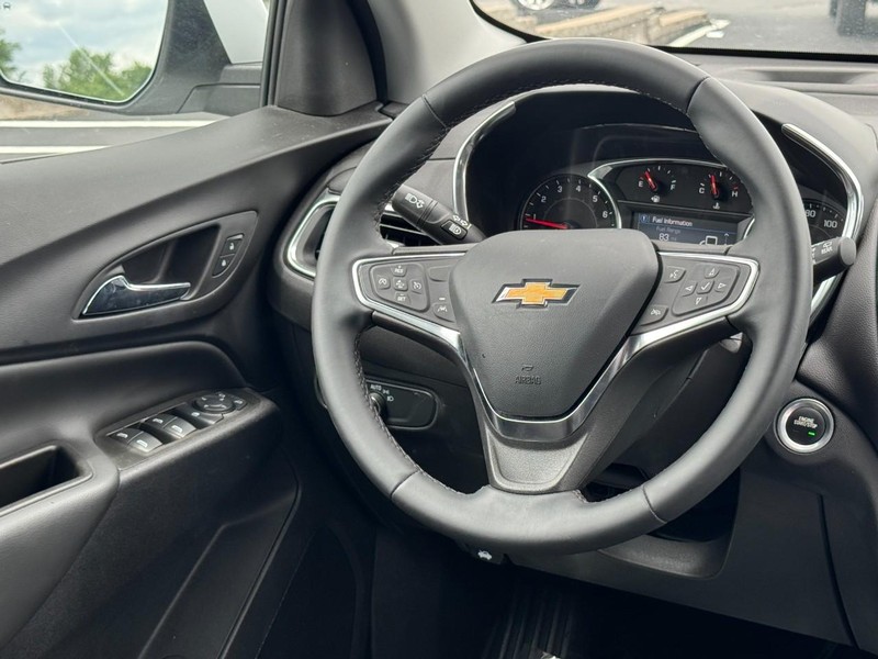 Chevrolet Equinox Vehicle Full-screen Gallery Image 12