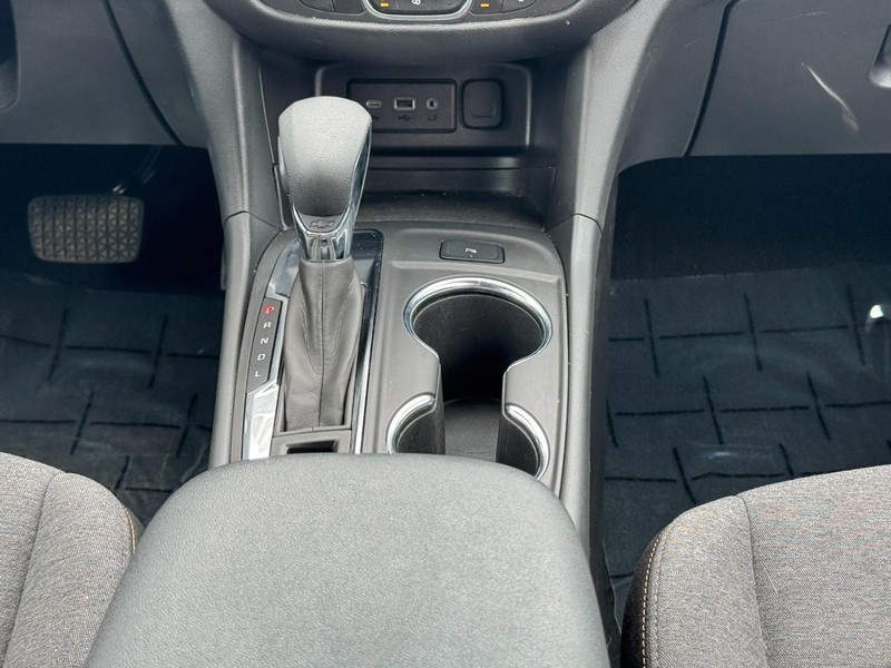 Chevrolet Equinox Vehicle Full-screen Gallery Image 14