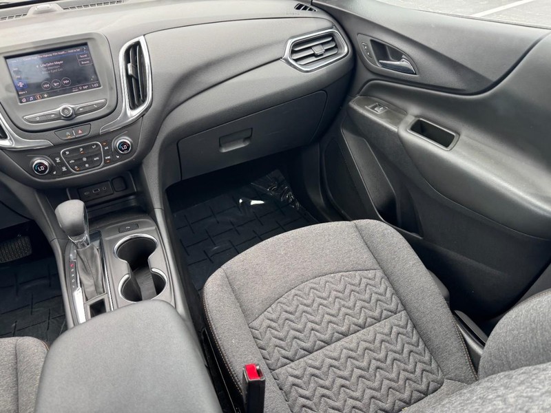 Chevrolet Equinox Vehicle Full-screen Gallery Image 15