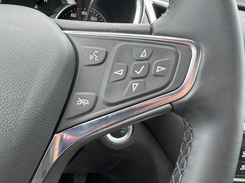 Chevrolet Equinox Vehicle Full-screen Gallery Image 17
