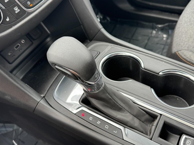 Chevrolet Equinox Vehicle Full-screen Gallery Image 19
