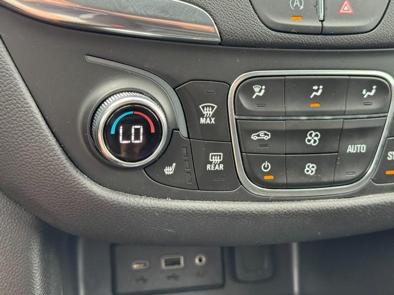 Chevrolet Equinox Vehicle Full-screen Gallery Image 20