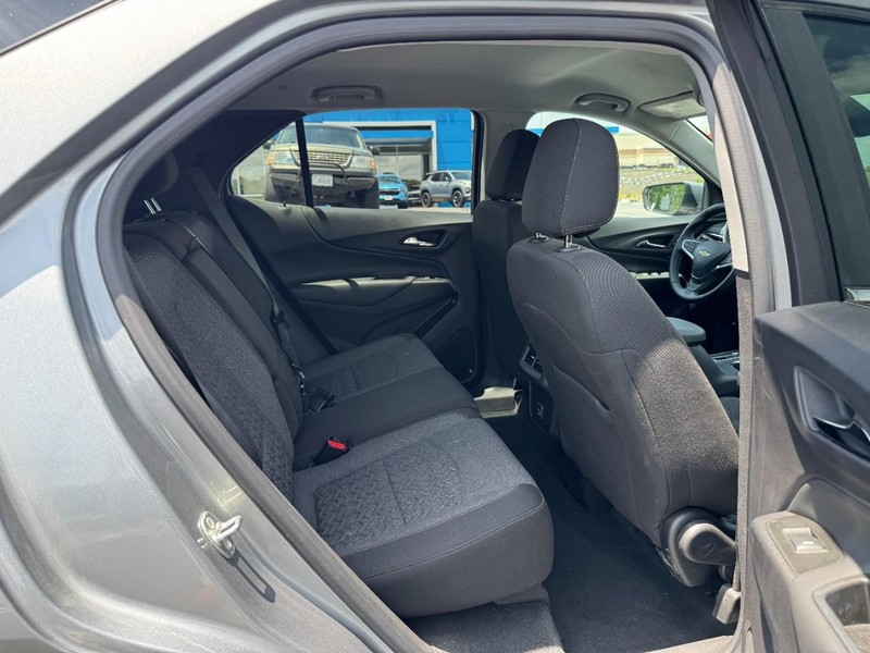 Chevrolet Equinox Vehicle Full-screen Gallery Image 10