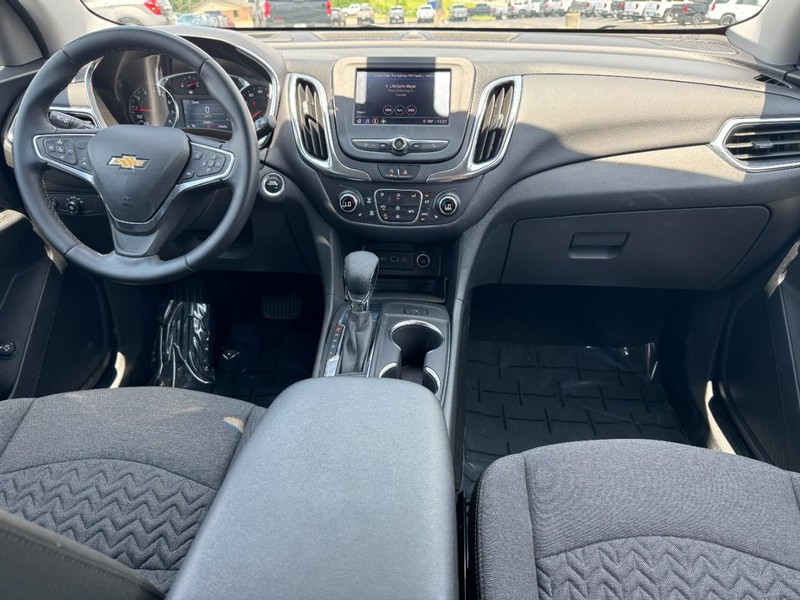 Chevrolet Equinox Vehicle Full-screen Gallery Image 11