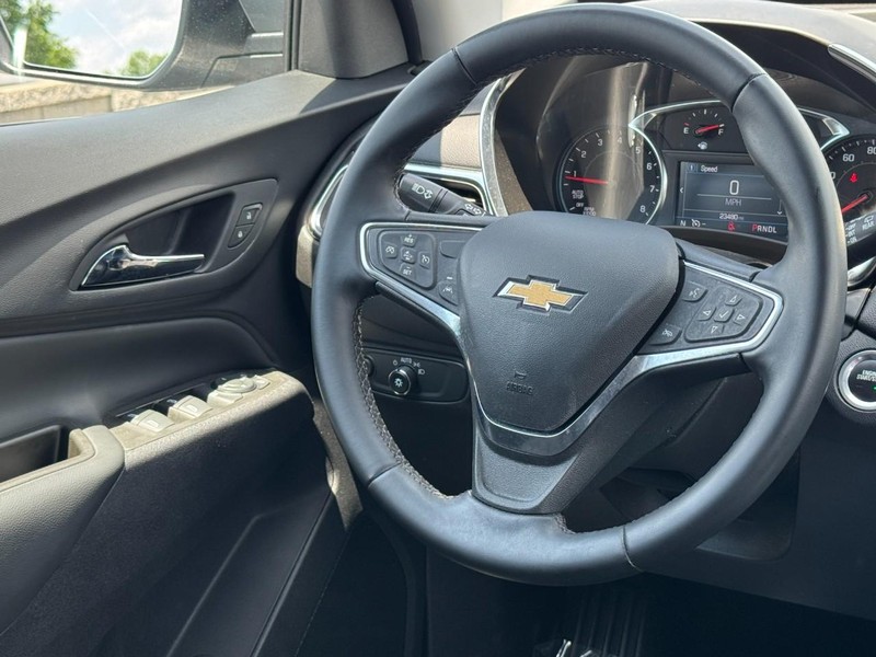 Chevrolet Equinox Vehicle Full-screen Gallery Image 12
