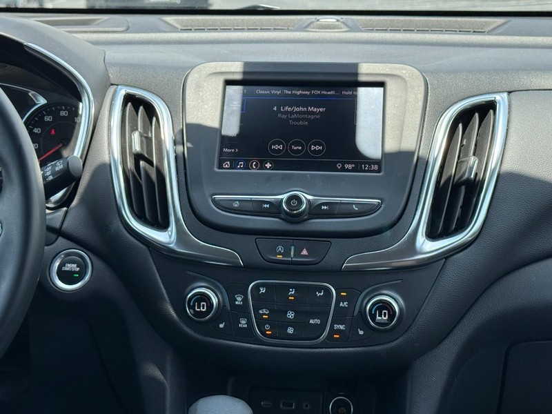 Chevrolet Equinox Vehicle Full-screen Gallery Image 13