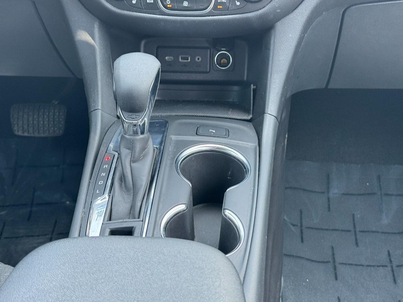 Chevrolet Equinox Vehicle Full-screen Gallery Image 14