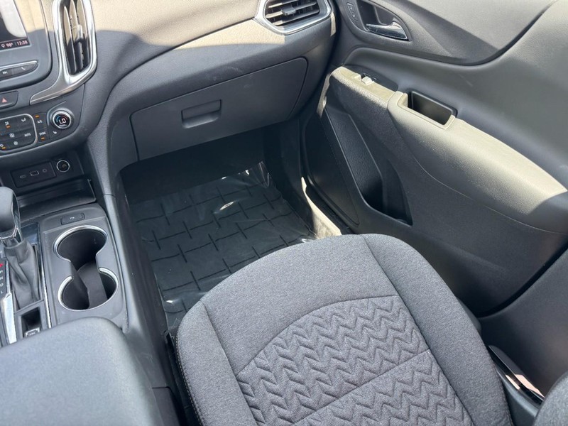Chevrolet Equinox Vehicle Full-screen Gallery Image 15