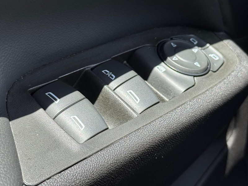 Chevrolet Equinox Vehicle Full-screen Gallery Image 21