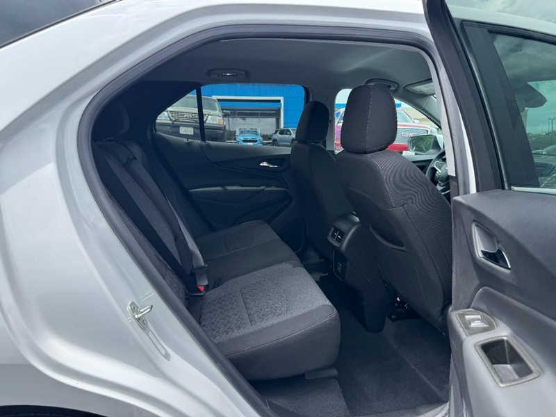 Chevrolet Equinox Vehicle Full-screen Gallery Image 10