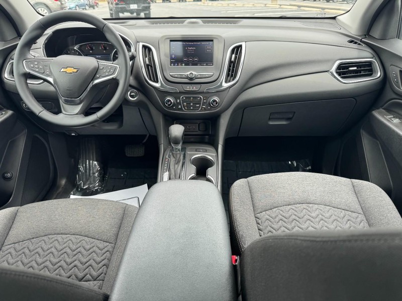 Chevrolet Equinox Vehicle Full-screen Gallery Image 11