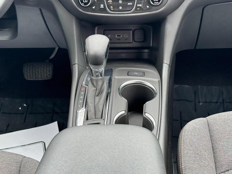 Chevrolet Equinox Vehicle Full-screen Gallery Image 14