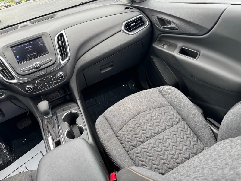 Chevrolet Equinox Vehicle Full-screen Gallery Image 15