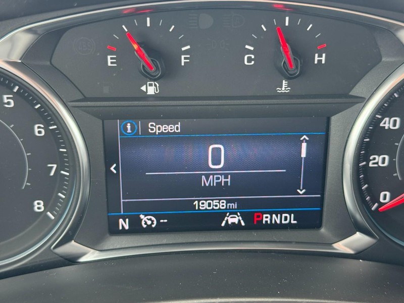 Chevrolet Equinox Vehicle Full-screen Gallery Image 18