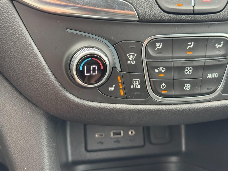 Chevrolet Equinox Vehicle Full-screen Gallery Image 20