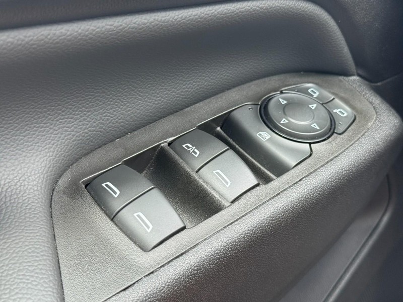 Chevrolet Equinox Vehicle Full-screen Gallery Image 22