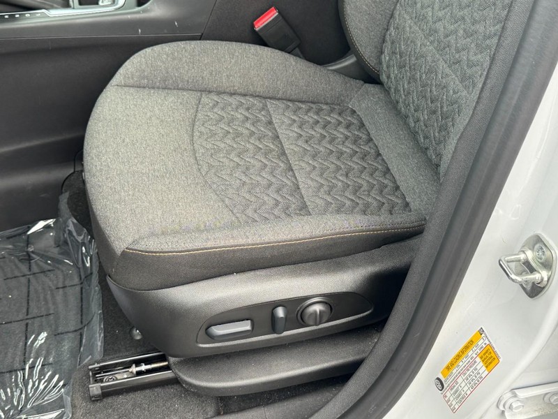 Chevrolet Equinox Vehicle Full-screen Gallery Image 23