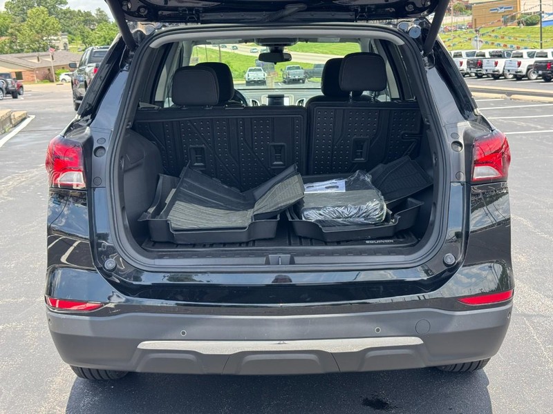Chevrolet Equinox Vehicle Full-screen Gallery Image 05