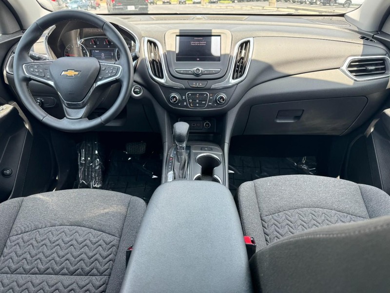Chevrolet Equinox Vehicle Full-screen Gallery Image 11