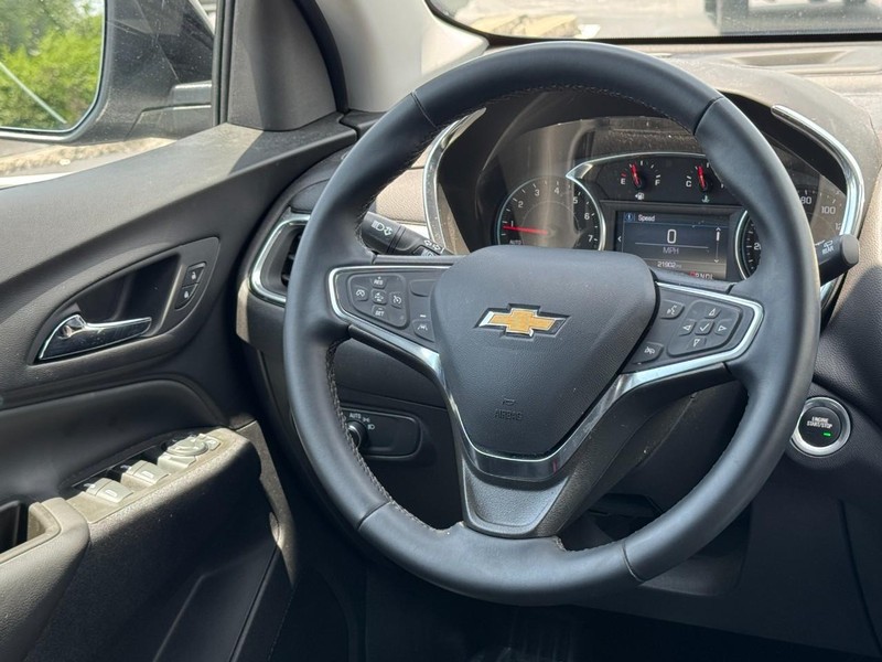 Chevrolet Equinox Vehicle Full-screen Gallery Image 12