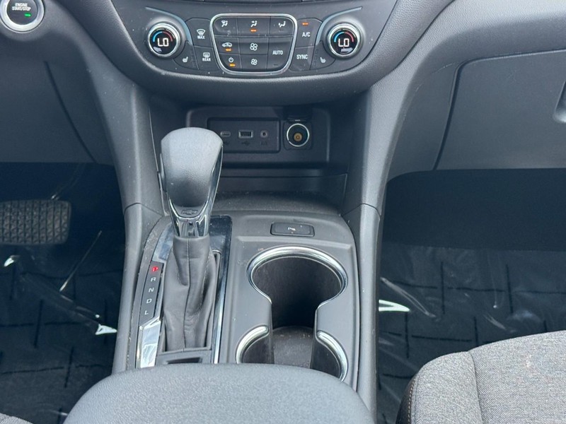 Chevrolet Equinox Vehicle Full-screen Gallery Image 14
