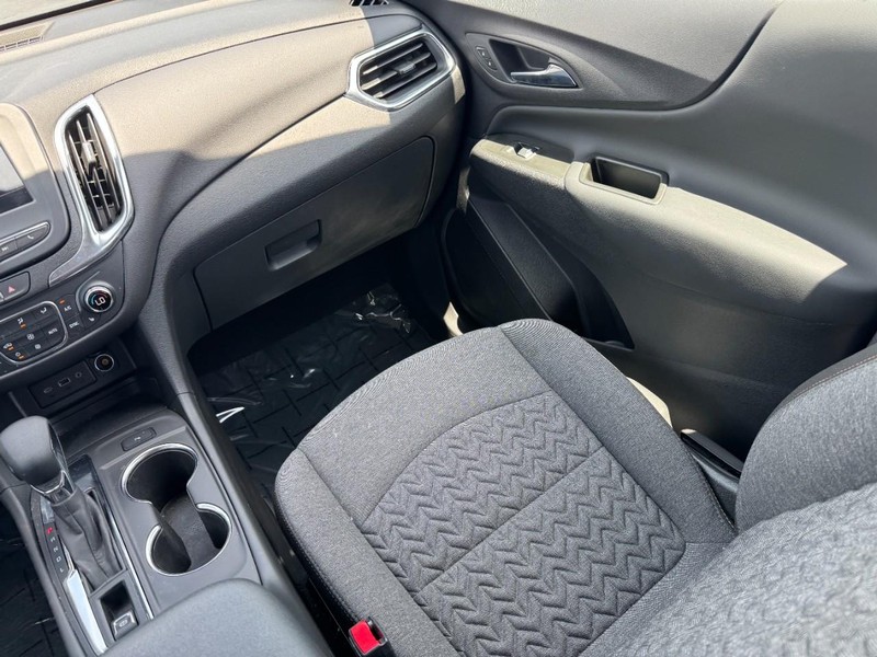Chevrolet Equinox Vehicle Full-screen Gallery Image 15