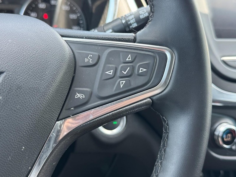 Chevrolet Equinox Vehicle Full-screen Gallery Image 17