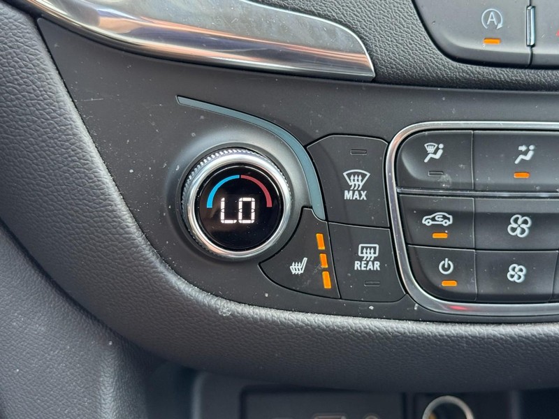 Chevrolet Equinox Vehicle Full-screen Gallery Image 19