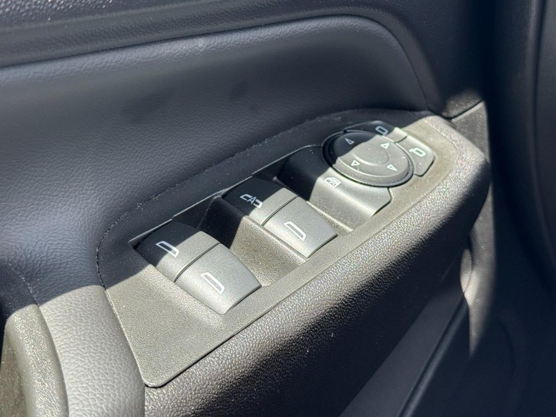 Chevrolet Equinox Vehicle Full-screen Gallery Image 21
