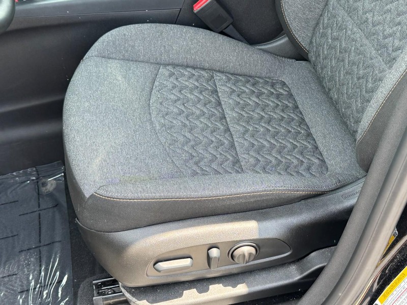 Chevrolet Equinox Vehicle Full-screen Gallery Image 22