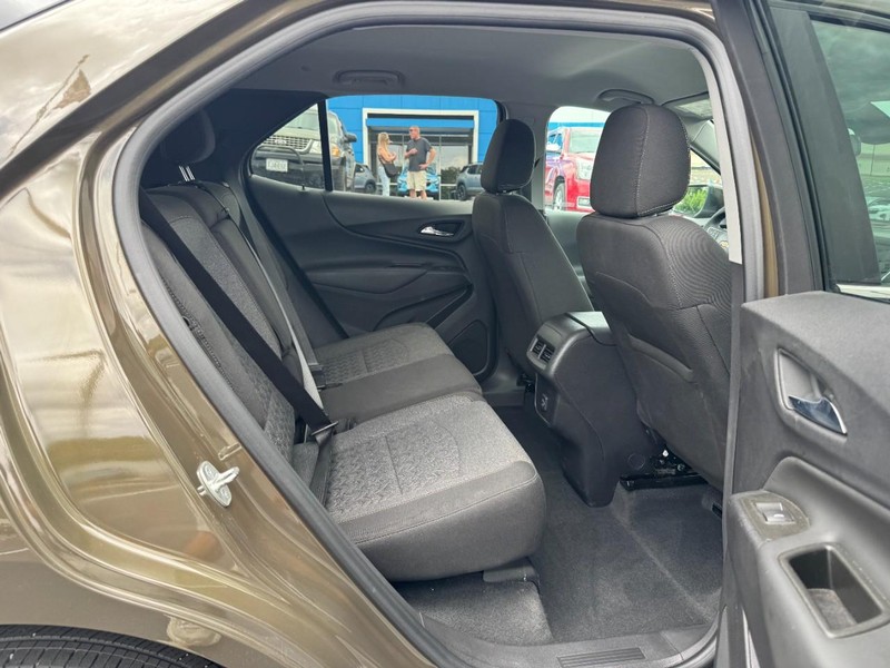 Chevrolet Equinox Vehicle Full-screen Gallery Image 10