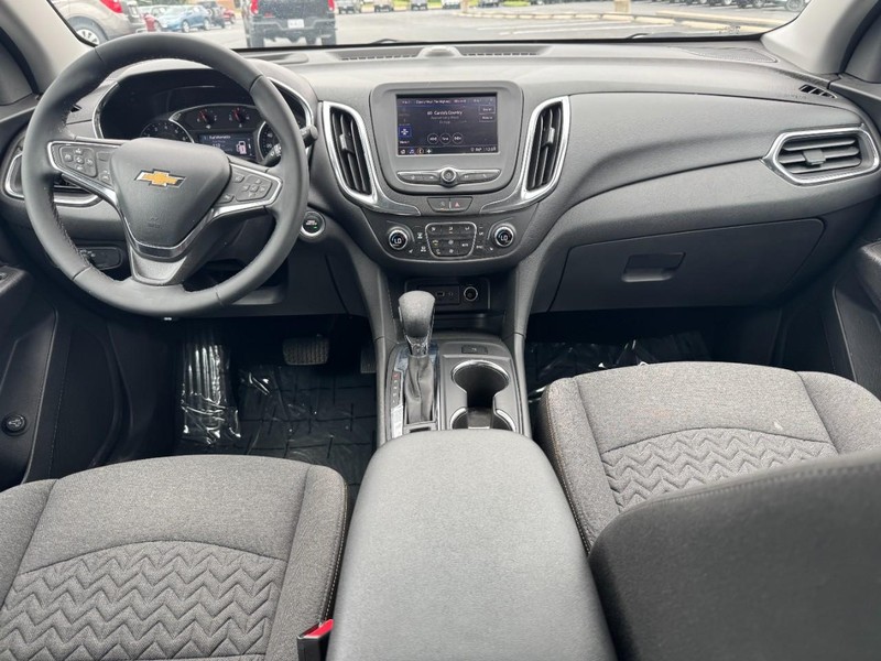 Chevrolet Equinox Vehicle Full-screen Gallery Image 11