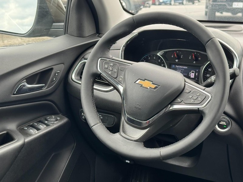 Chevrolet Equinox Vehicle Full-screen Gallery Image 12