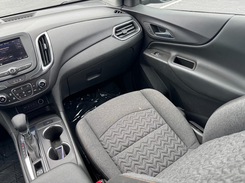 Chevrolet Equinox Vehicle Full-screen Gallery Image 15