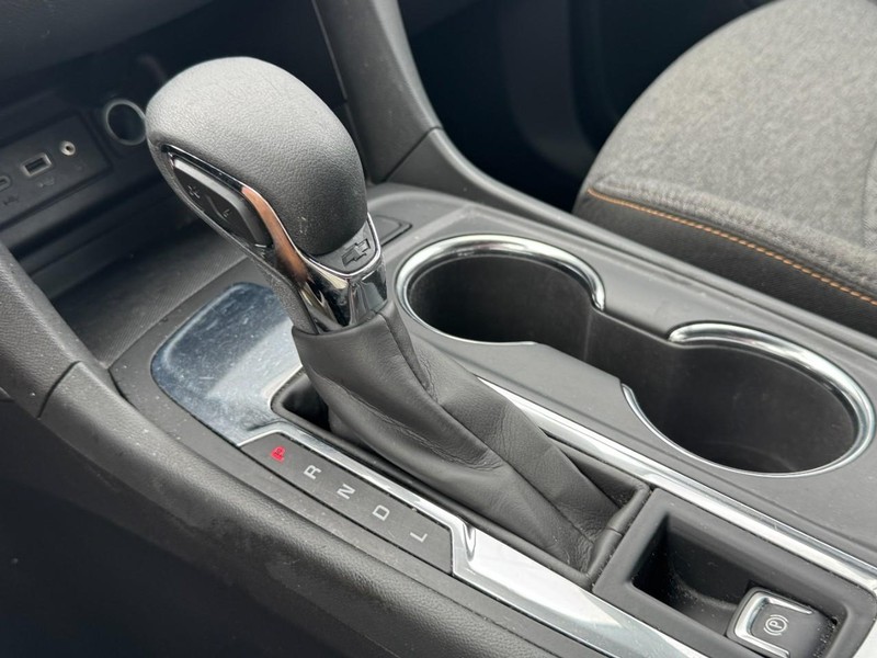 Chevrolet Equinox Vehicle Full-screen Gallery Image 18