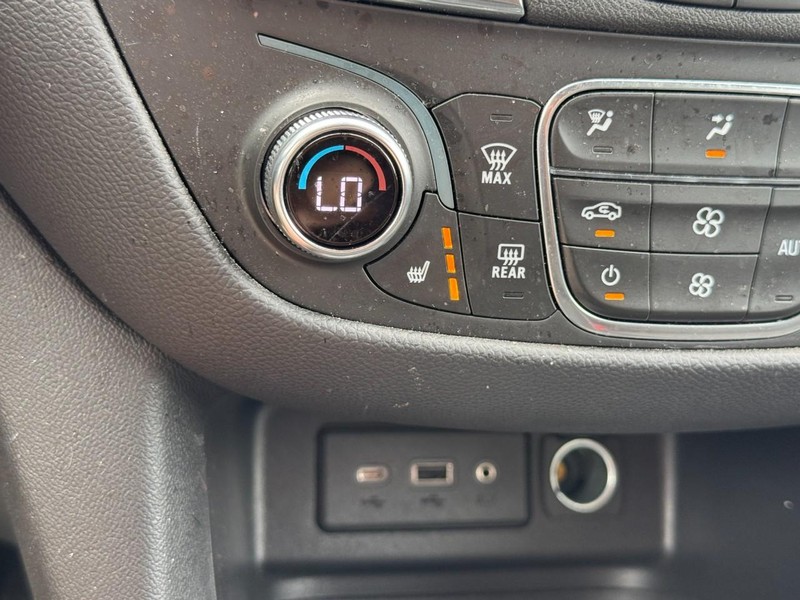 Chevrolet Equinox Vehicle Full-screen Gallery Image 19