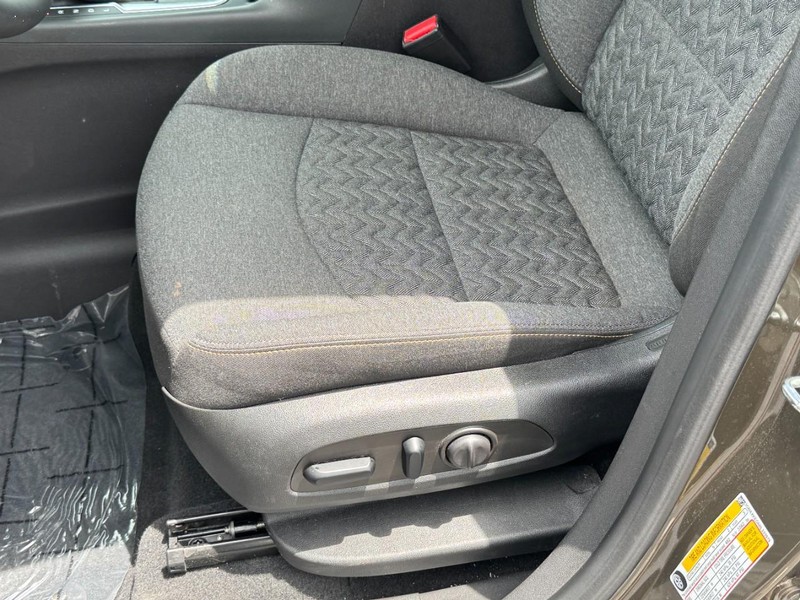 Chevrolet Equinox Vehicle Full-screen Gallery Image 21