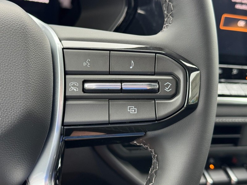 Chevrolet Colorado Vehicle Image 12
