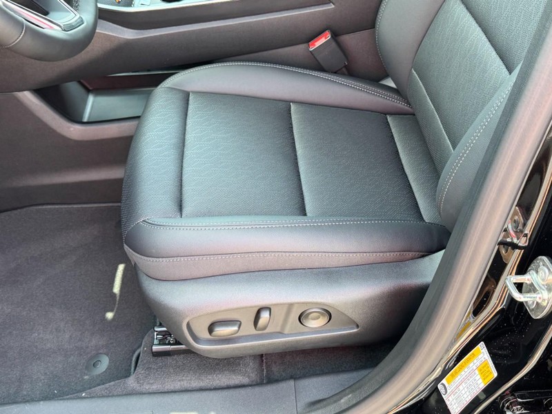 Chevrolet Equinox Vehicle Image 16