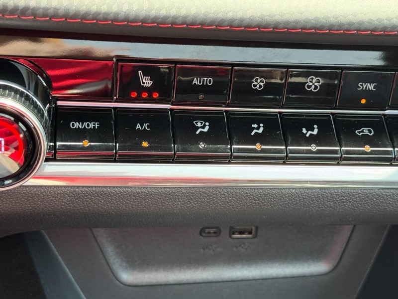 Chevrolet Equinox Vehicle Image 13