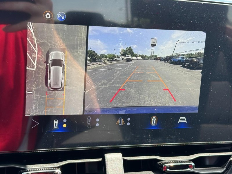 Chevrolet Equinox Vehicle Image 14