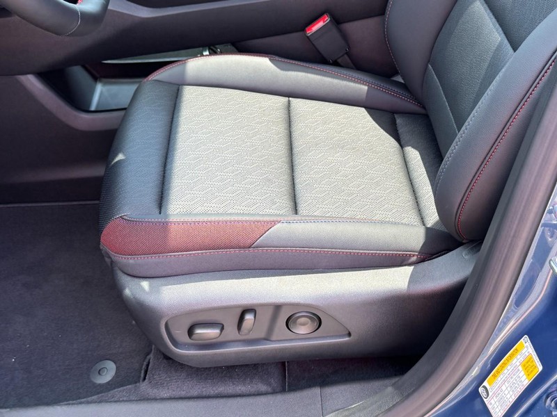 Chevrolet Equinox Vehicle Image 15