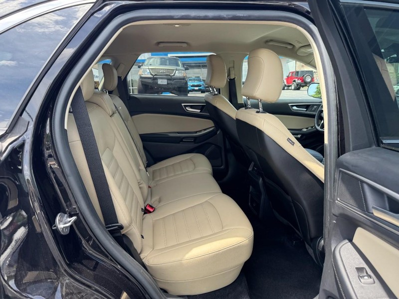 Ford Edge Vehicle Image 10