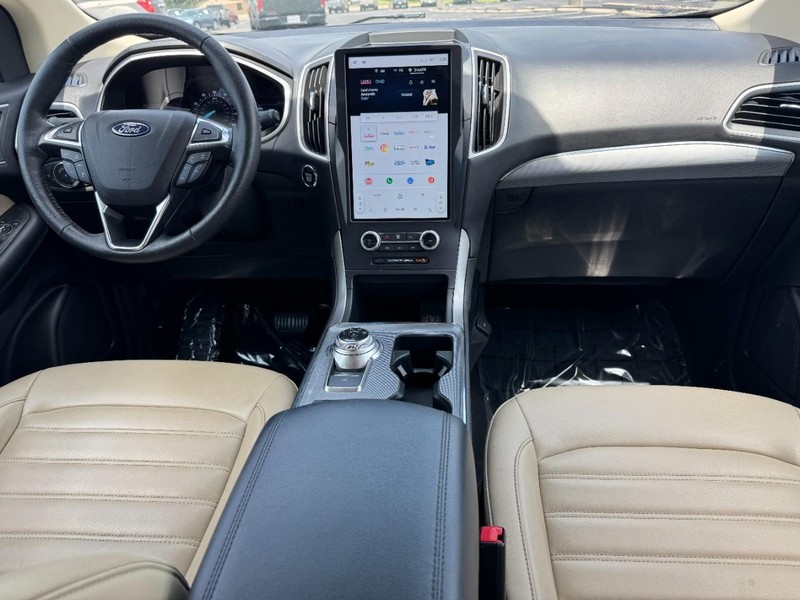 Ford Edge Vehicle Image 11